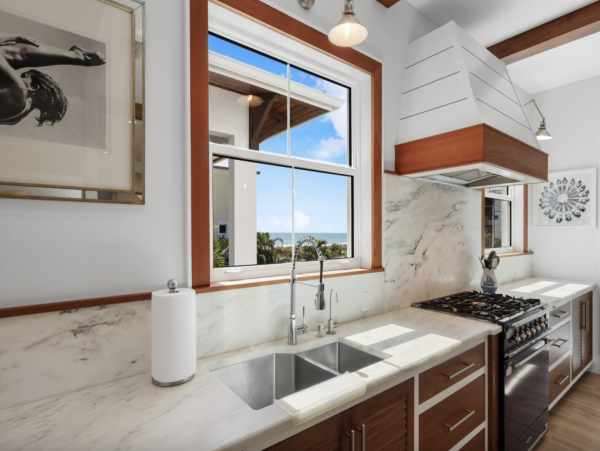 Beachside Four Bedrooms Vacation Home in Anna Maria